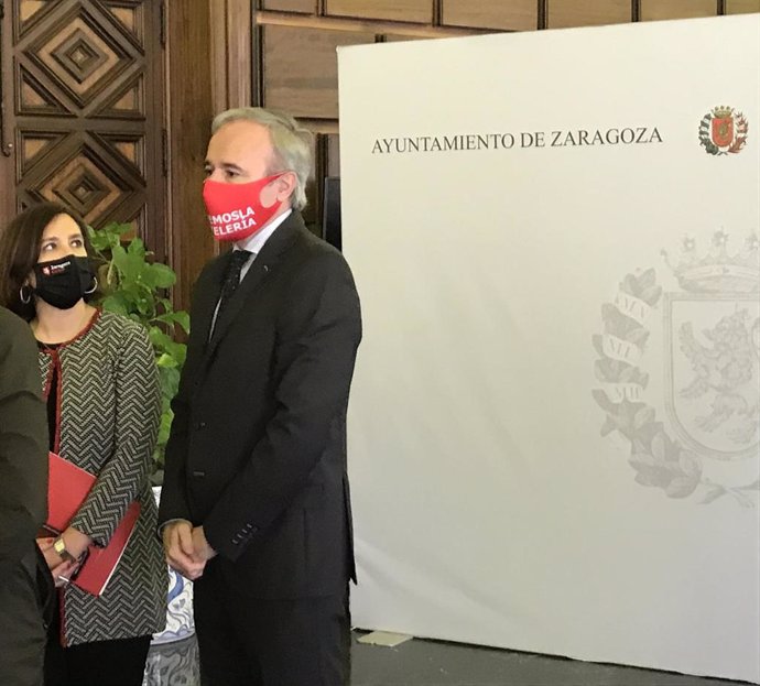 Archivo - El alcalde de Zaragoza, Jorge Azcón, y la vicealcaldesa, Sara Fernández