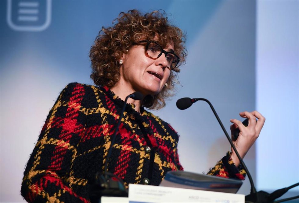 Imagen de archivo - La portavoz del Partido Popular en el Parlamento Europeo, Dolors Montserrat, interviene en el simposio 'El futuro de la atención oncológica', en el Hotel Riu Plaza de España, a 11 de noviembre de 2021, en Madrid, (España).