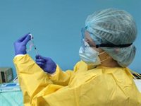 Andalucía administra más de 900 vacunas de refuerzo covid en un día y faltan 488.500 personas por recibir una dosis