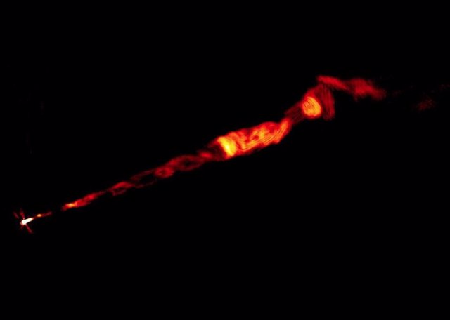 Imagen obtenida con el VLA del chorro en M87.