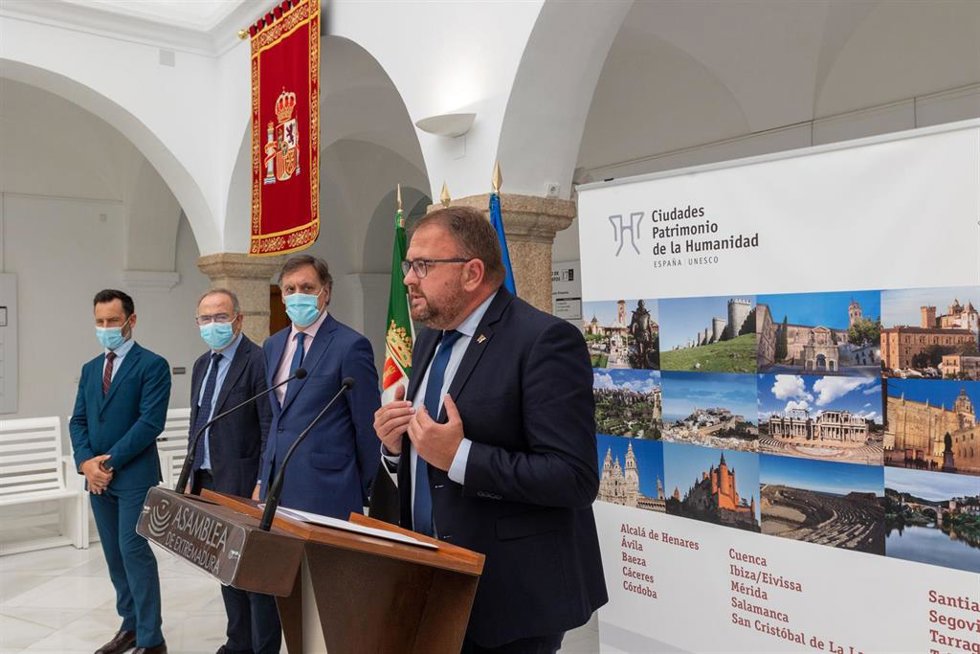 Archivo - Rodríguez Osuna, en un acto en Mérida como presidente del Grupo de Ciudades Patrimonio.