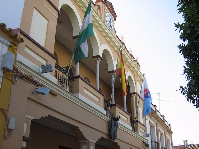 Archivo - Imagen de archivo de la fachada del Ayuntamiento de La Rinconada (Sevilla).