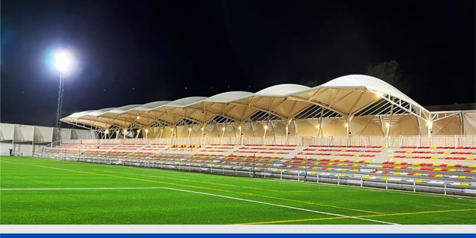 Nuevo aspecto del estadio municipal San Juan Bosco de Utrera.