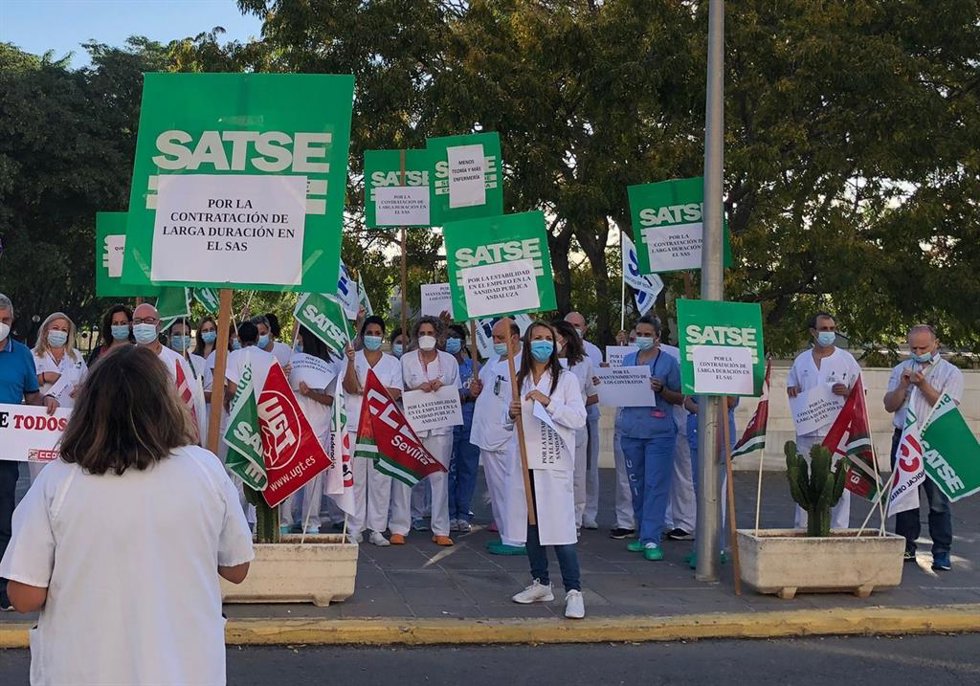 Imagen de archivo de las concentraciones de Satse de octubre en las que se demandaba la renovacion de todos los contratos covid
