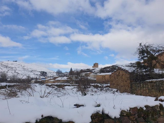 Archivo - Pueblo nevado en Cantabria
