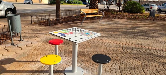 Nuevos elementos de la plaza Jaume Lladó i Ferragut, en Son Cotoner.