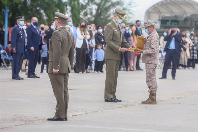 Archivo - El Rey Felipe VI en un acto en la base de Torrejón de Ardoz