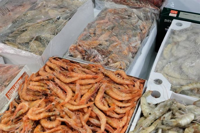 Archivo - Cajas de marisco en un mercado en una imagen de archivo.