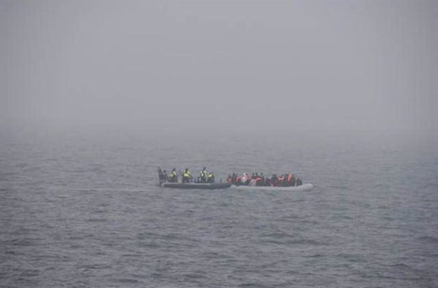 Archivo - Rescate de migrantes en el Canal de la Mancha
