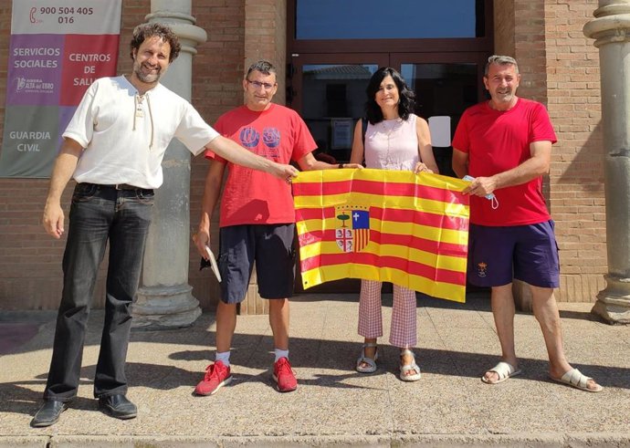 La secretaria general de CHA, Isabel Lasobras, en una visita al municipio zaragozano de Pinseque.