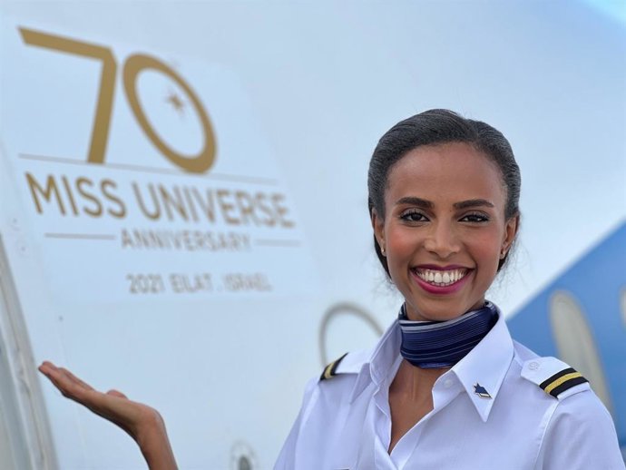 El Al's flight attendant Manalush Grazemach alongside a plane branded especially in honor of the competition