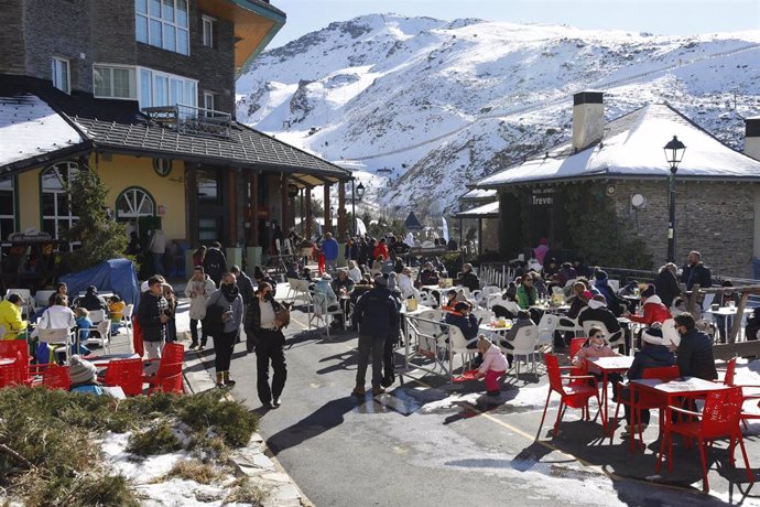 Ambiente en la estación de Sierra Nevada durante este puente.