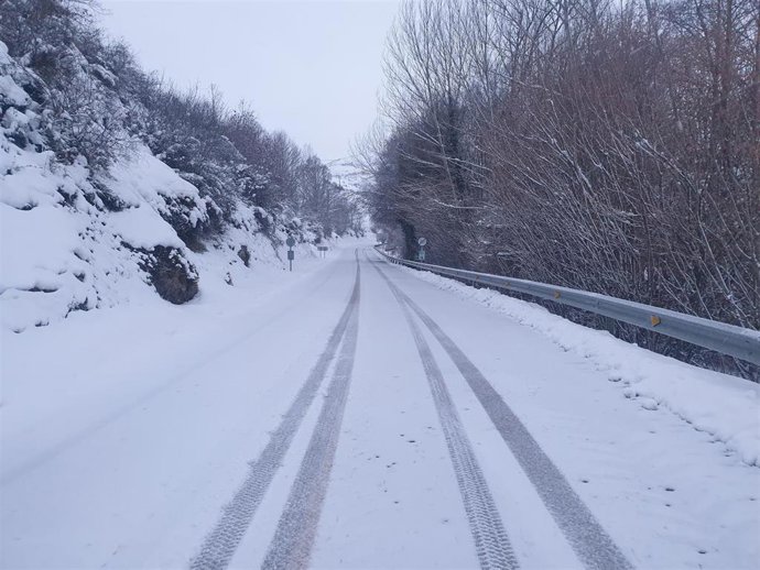 Carretera nevada en Cantabria