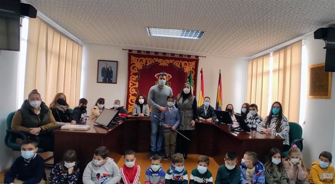 Pleno infantil organizado en el Ayuntamiento de Quesada para conmemorar el 43 aniversario de la Constitución Española.