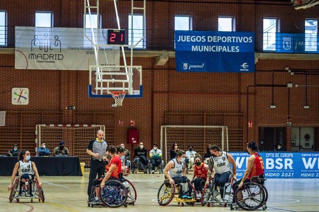 La selección española femenina en silla de ruedas durante un partido del Europeo que se está celebrando en Madrid