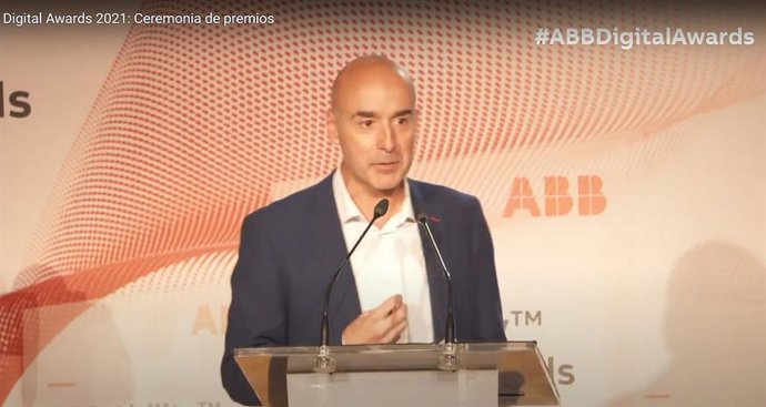 José Luis Orós tras recibir el premio