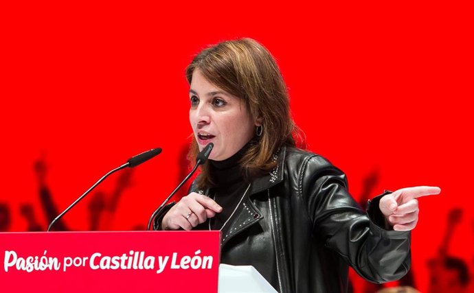 La vicesecretaria general del PSOE, Adriana Lastra, en la última jornada del 14 Congreso del PSOE de Castilla y León, a 27 de noviembre de 2021, en Burgos, Castilla y León (España). 