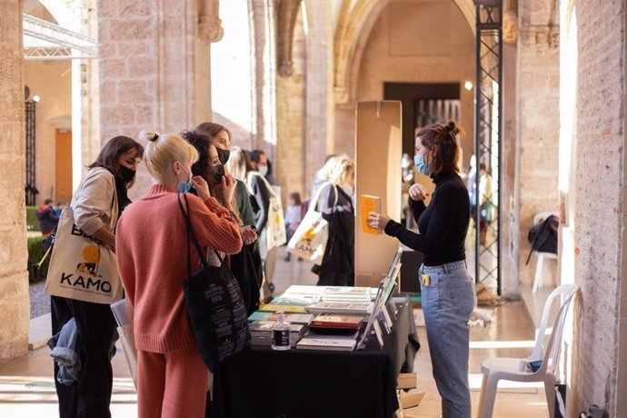 Festival y feria del libro ilustrado  Baba Kamo