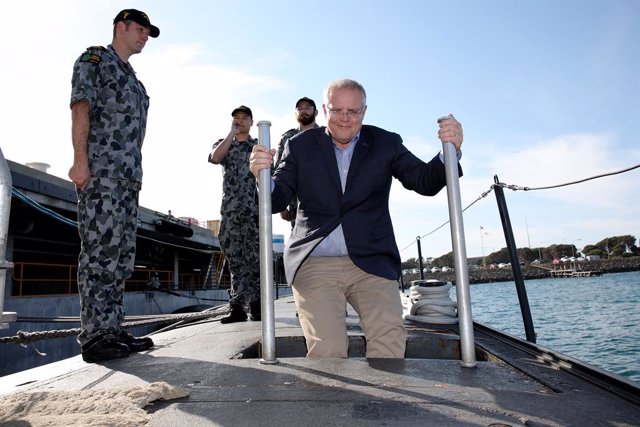 Archivo - El primer ministro de Australia visita un submarino.