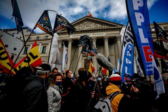 La manifestación contra la reforma de la Ley de Seguridad Ciudadana pasa frente al Congreso de los Diputados el pasado 27 de noviembre