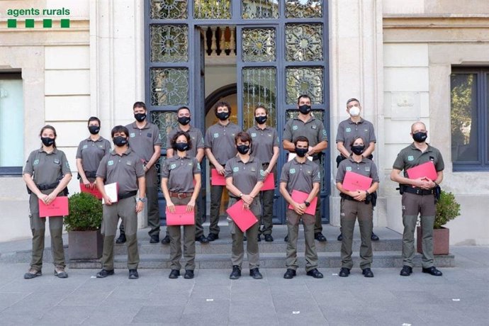 Imagen de la primera promoción de 14 subsinspectores y subinspectoras de Agents Rurals