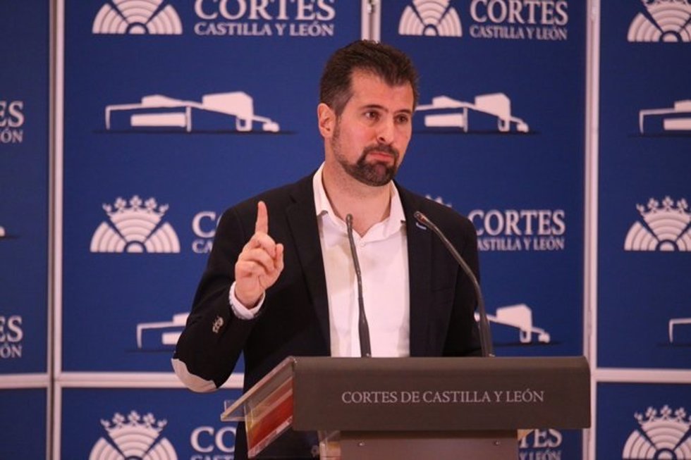 Tudanca en un momento de la rueda de prensa ofrecida este jueves en las Cortes