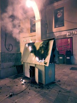 Incendio en el puesto de venta de castañas en Palma.