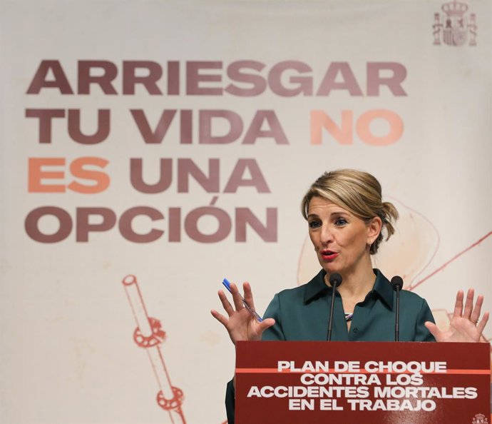 La vicepresidenta segunda del Gobierno y ministra de Trabajo y Economía Social, Yolanda Díaz, presenta el "Plan de choque contra los accidentes mortales en el trabajo", en el    Ministerio de Trabajo y Economía Social, a 9 de diciembre de 2021, en Madri