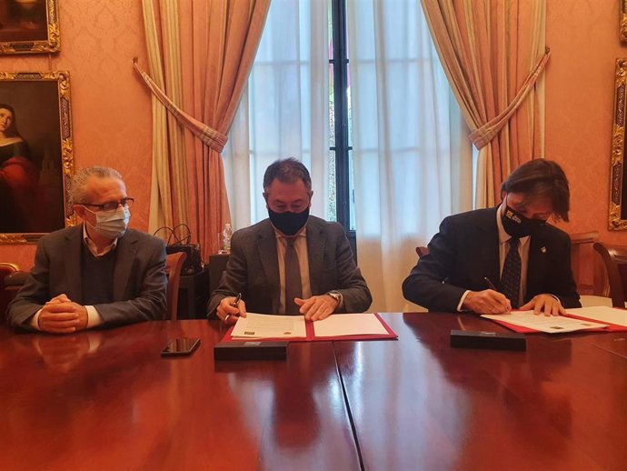 Firma del convenio en el Consistorio+