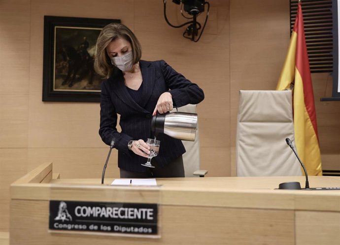 La ex secretaria general del PP y ex ministra María Dolores de Cospedal a su llegada a una comparecencia en la Comisión Kitchen, en el Congreso de los Diputados, a 9 de diciembre de 2021, en Madrid, (España). Cospedal reaparece tras su última comparec