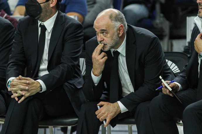 Archivo - Pablo Laso, head coach of Real Madrid looks on during Turkish Airlines Euroleague basketball match between Real Madrid and Panathinaikos at Wizink Center on October 15th, 2021 in Madrid, Spain.