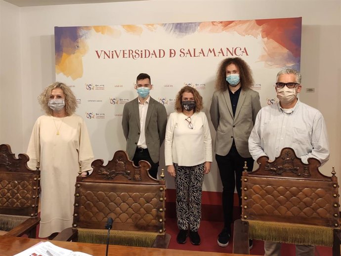 El coordinador de Políticas Preventivas y Salud Pública de la USAL, Luis Félix Valero, primero por la derecha, en la presentación de medidas de ocio saludable en la USAL.