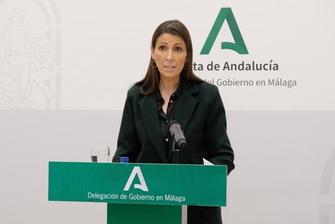 La delegada territorial de Educación y Deporte en Málaga, Mercedes García Paine, en rueda de prensa