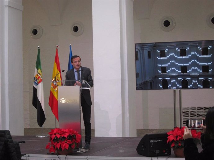 El presidente de la Diputación de Badajoz presenta la obra y nuevos usos del Hospital Provincial