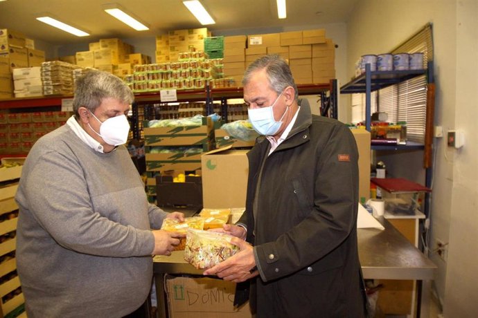 Sevilla.-Sanz alerta de retrasos de "casi un año" en la tramitación de las ayudas para los catering sociales