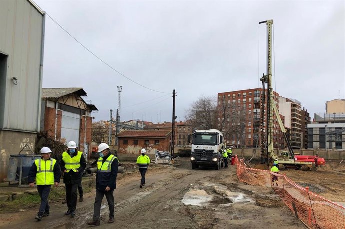 El alcalde de Valladolid, Óscar Puente, y el director general de la SVAV, Antonio Gato, visitan las obras de los nuevos túneles entre Labradores y Panaderos y la avenida de Segovia.