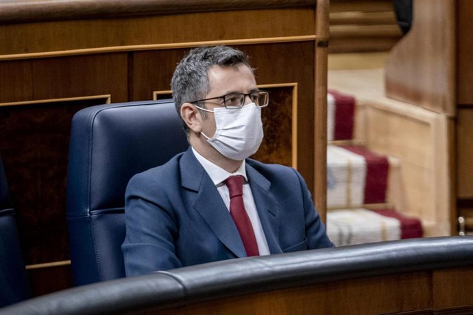 El ministro de la Presidencia, Relaciones con las Cortes y Memoria Democrática, Félix Bolaños, en una sesión plenaria, en el Congreso de los Diputados, a 2 de diciembre de 2021, en Madrid (España). El Pleno del Congreso vota este jueves tres decretos le
