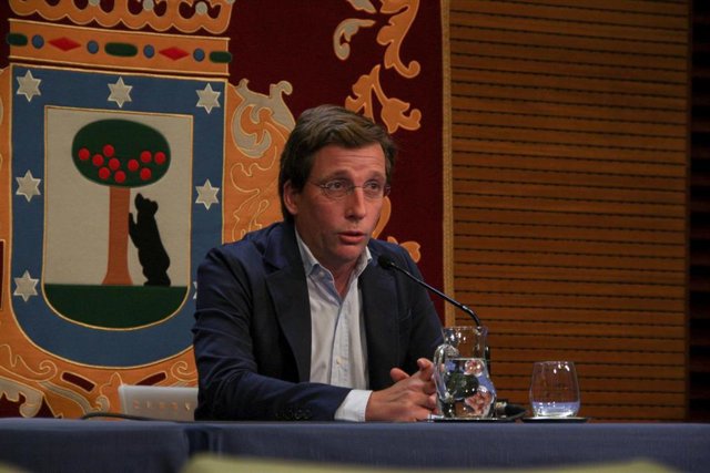 Archivo - El alcalde de Madrid, José Luis Martínez-Almeida, en rueda de prensa tras la Junta de Gobierno extraordinaria