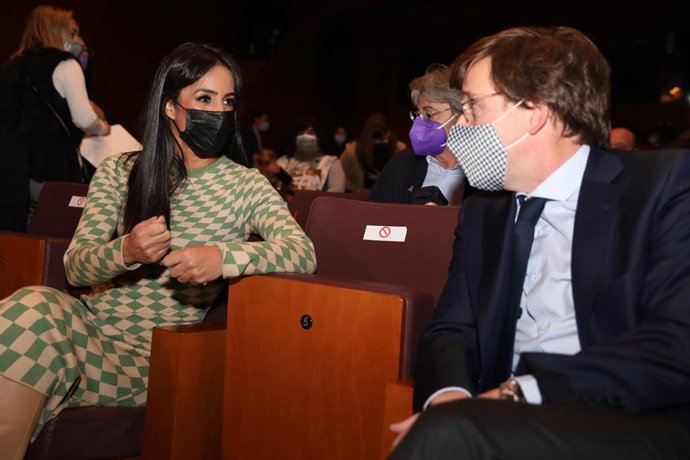 La vicealcaldesa de Madrid, Begoña Villacís y el alcalde José Luis Martínez-Almeida.