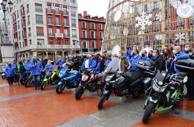 Presentación de la concentración motera Pingüinos 2022 en la plaza Mayor de Valladolid.