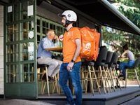 Just Eat Takeaway apoya la propuesta de la CE para aclarar el estatus laboral de los repartidores