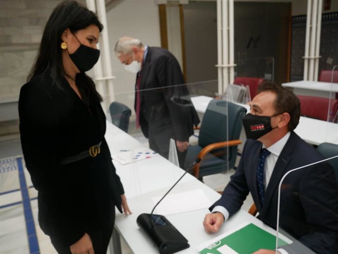 La diputada regional del PP, Miriam Guardiola, durante la Comisión de Economía, Hacienda y Presupuestos