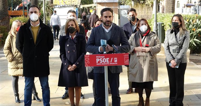 El portavoz municipal del PSOE, Daniel Pérez, en rueda de prensa