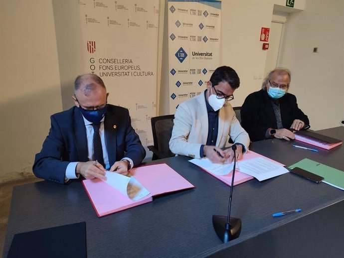 Govern, IB3 y la UIB firman un protocolo de colaboración para fomentar el catalán en Baleares.