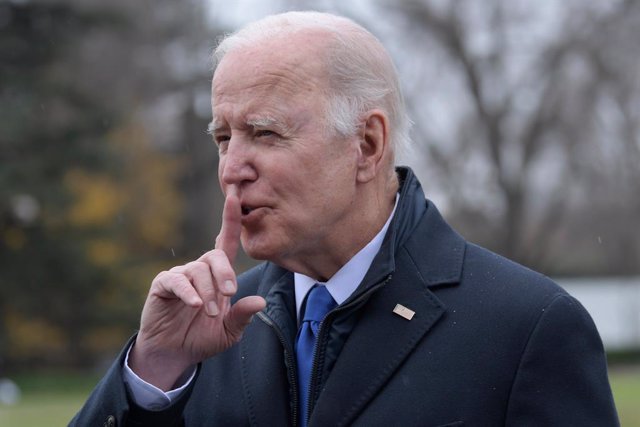 08 December 2021, US, Washington: US President Joe Biden reacts on the South Lawn of the White House before boarding Marine One for a trip to Kansas City. Photo: Lenin Nolly/ZUMA Press Wire/dpa