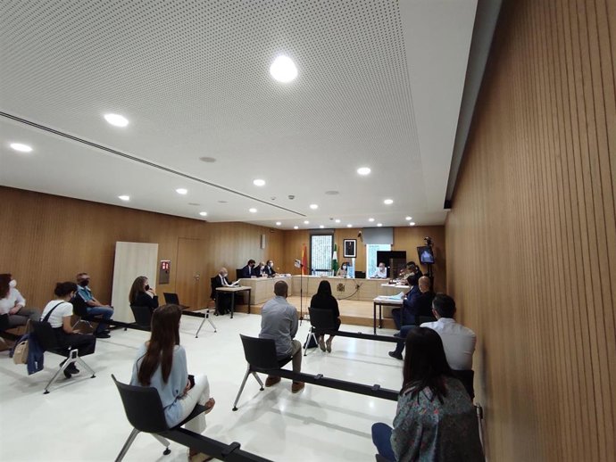 Archivo - Juicio a los dos profesores acusados tras la muerte del niño ahogado en Baños de Popea.