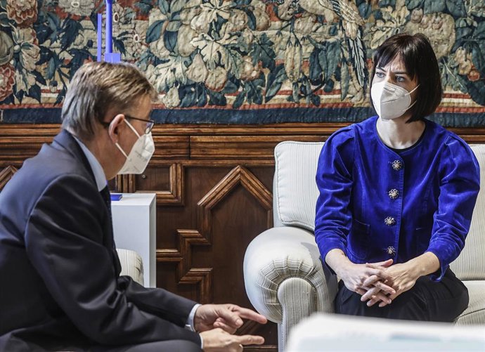 El presidente de la Generalitat Valenciana, Ximo Puig, recibe a la ministra de Ciencia e Innovación, Diana Morant , en el Palau de la Generalitat, a 9 de diciembre de 2021, en Valencia, Comunidad Valenciana (España). 