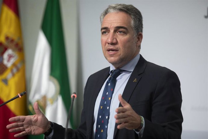 El consejero de Presidencia, Administración Pública e Interior y portavoz del Gobierno Andaluz, Elías Bendodo, durante su comparecencia en la rueda de prensa posterior a la reunión del Consejo de Gobierno de la Junta de Andalucía. A 09 de diciembre de 2