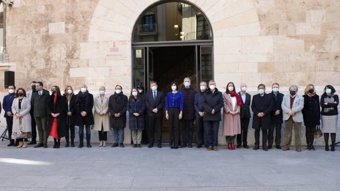 Imagen de la concentración celebrada ante el Palau de la Generalitat para condenar el último caso de violencia machista en Valncia.