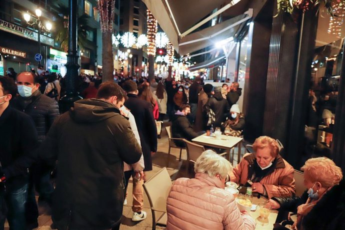 Ambiente en las calles y establecimientos de Vigo, a 27 de noviembre de 2021, en Vigo, Galicia (España). 